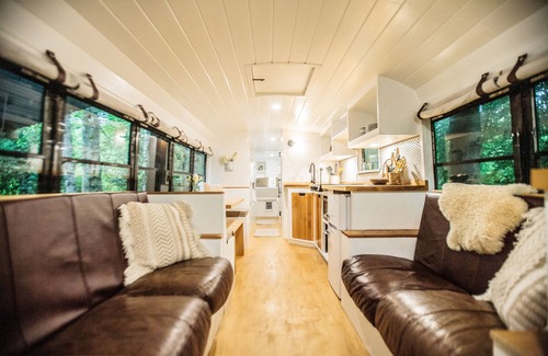 Summit Casa | Tucked Away Skoolie Experience #gloriatheskoolie