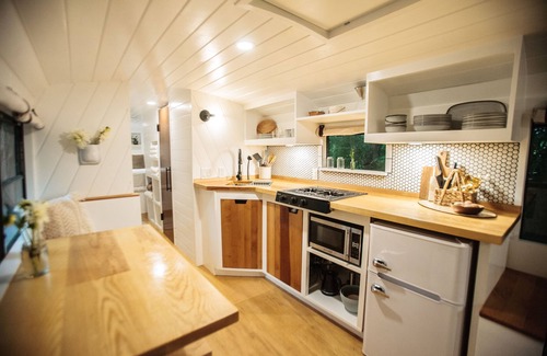 Summit Casa | Tucked Away Skoolie Experience #gloriatheskoolie