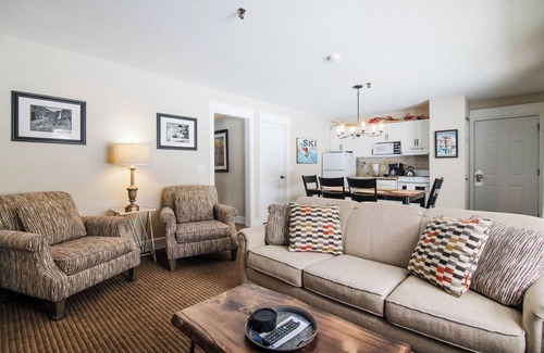 Boyne Falls Chalet De Esquí | Tucked Away: Summer Heated Pool