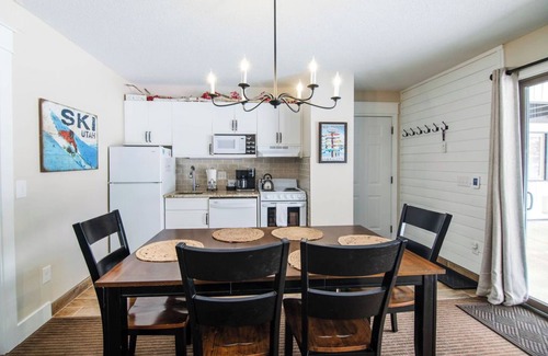 Boyne Falls Chalet De Esquí | Tucked Away: Summer Heated Pool