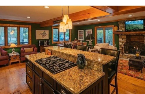 Beech Mountain Cabaña | Tucked In At Beech Cottage, Large Deck, Private Nature Area, Family Gatherings