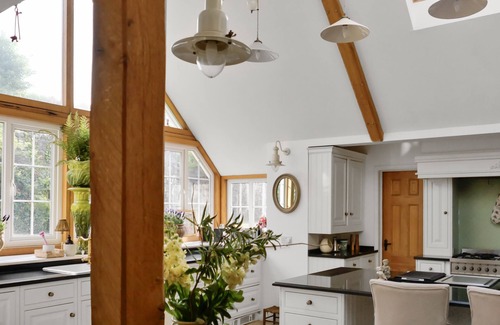 Newport Cabaña | TUCKERS FARM, pet friendly, luxury holiday cottage in Gatcombe