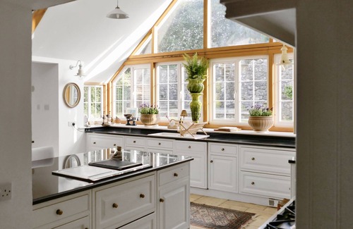 Newport Cabaña | TUCKERS FARM, pet friendly, luxury holiday cottage in Gatcombe