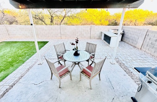 Tucson Casa | Tucson two story 4BR 2.5BA house close to airport & major attractions Sleeps 8