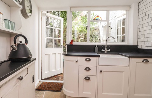 Sandwich Cabaña | Tudor Cottage