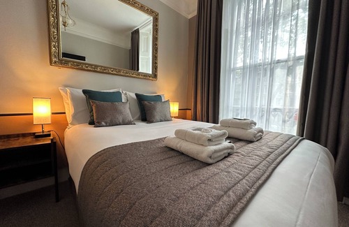 Paddington Hotel | Tudor Court Hotel