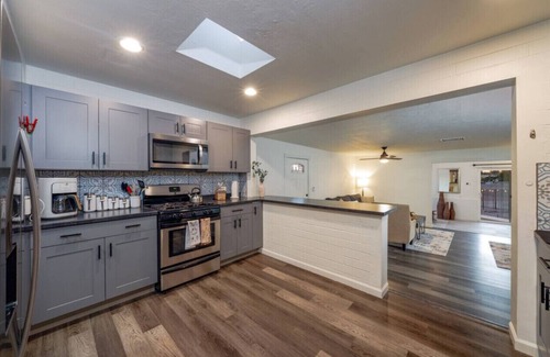 Tucson Casa | Tudor (Joel) -------