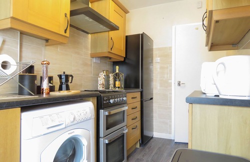 Coventry Apartamento | Tudors eSuites 4 Bedroom House with Garden & 9 Beds