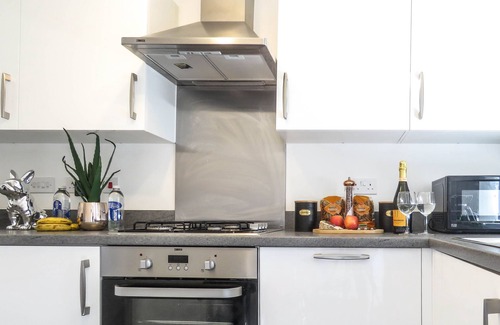 Bordesley Apartamento | Tudors eSuites Birmingham House with Private Garden Free Parking