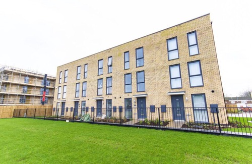 Bordesley Apartamento | Tudors eSuites Birmingham House with Private Garden Free Parking