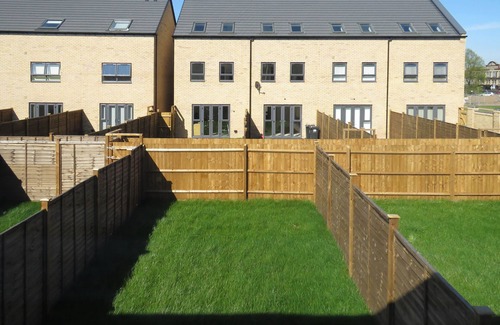 Bordesley Apartamento | Tudors eSuites Birmingham House with Private Garden Free Parking