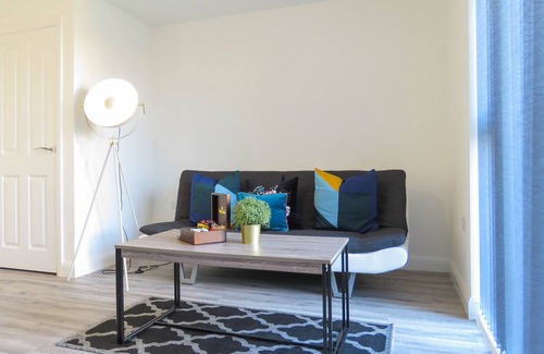 Bordesley Apartamento | Tudors eSuites Birmingham House with Private Garden Free Parking