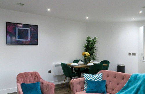 The Westside Apartamento | Tudors eSuites JQ Regency Kingsize