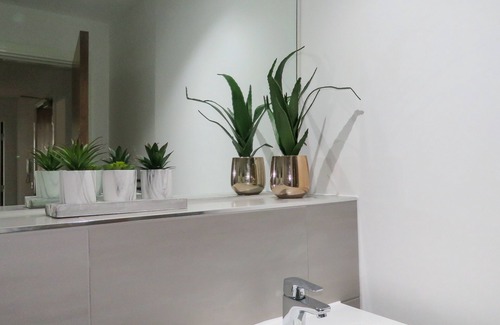 The Westside Apartamento | Tudors eSuites JQ Regency Kingsize