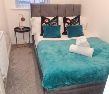 Bordesley Apartamento | Tudors eSuites - Three Bedroom House with Garden and Driveway #24StL