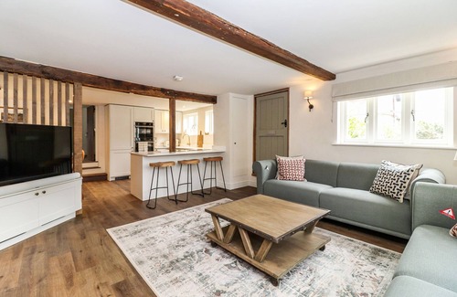 Chipperfield Cabaña | TUFFS FARM COTTAGE, pet friendly, with open fire in Chipperfield