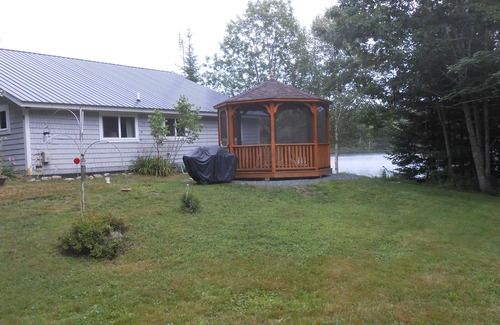 Gouldsboro Cabaña | 'Tugwassa' On Downeast Jones Pond- poet's cottage with wi-fi