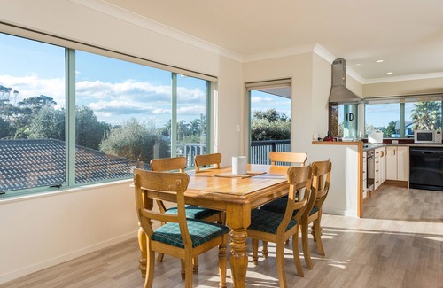 Bowentown Cabaña | Tuis Nest - Bowentown Holiday Home