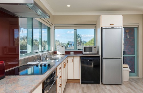 Bowentown Cabaña | Tuis Nest - Bowentown Holiday Home
