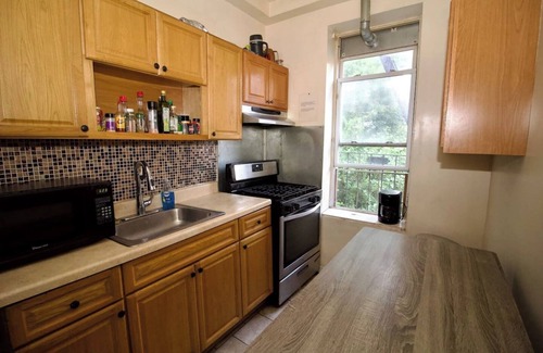 Bedford-Stuyvesant Apartamento | Tuk Ahoy - Emerald Suite (2C)