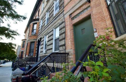 Bedford-Stuyvesant Apartamento | Tuk Ahoy - Sapphire Suite 1B with Shared Spaces