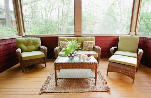 Black Mountain Casa | Tulip Cottage