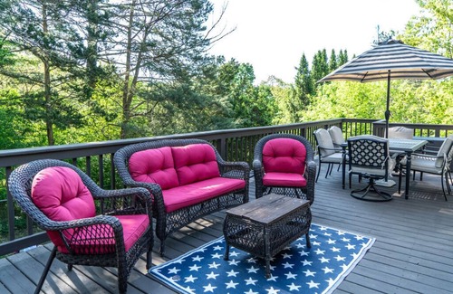 Como Casa | Tulip Hill – Peaceful 4 BDR 10 Min to Lake Geneva!