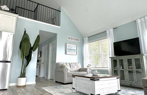 Lexington Casa | Tulip Shores