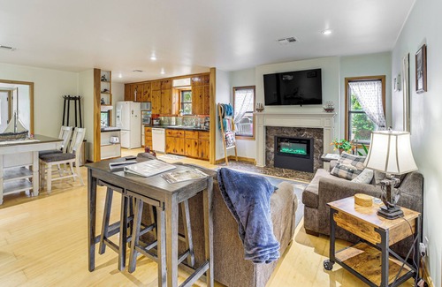 Tulsa Cabaña | Tulsa Cottage w/ Hot Tub: 4 Mi to Downtown