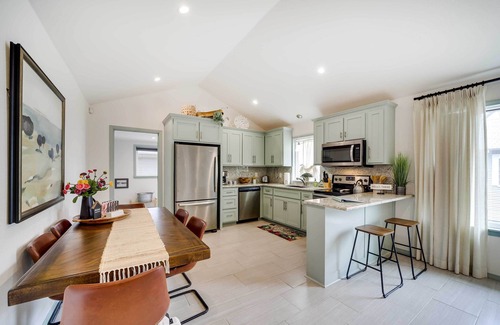 Cherry Street Casa | Tulsa Vacation Home ~ 3 Mi to Downtown