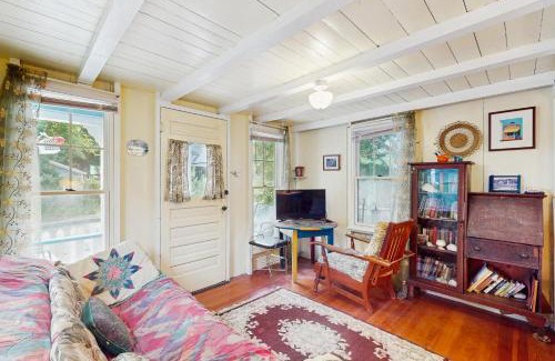 Oak Bluffs Casa | TumbleINN