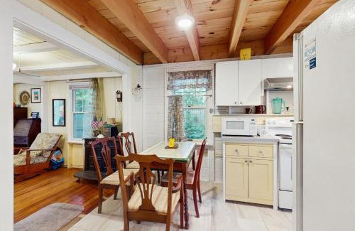Oak Bluffs Casa | TumbleINN