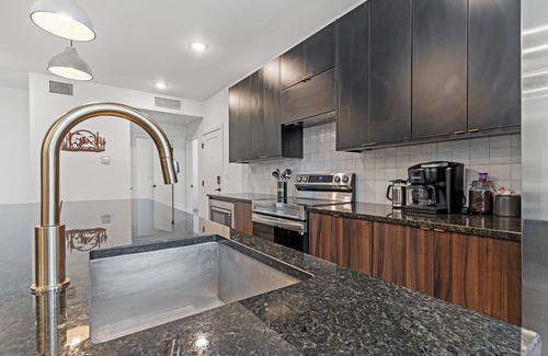 Shawnee Apartamento | Tumbleweed - Walkable + Dog Park + Balcony + Garage