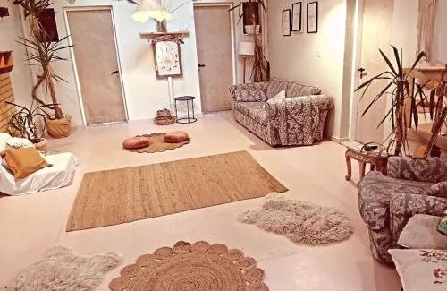 Ipsos Casa | Tune Inn Activity Guesthouse- Over 24's