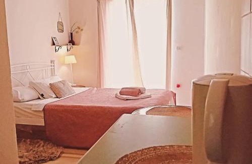 Ipsos Casa | Tune Inn Activity Guesthouse- Over 24's