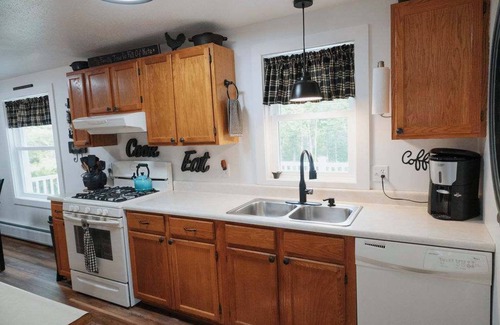 Sullivan Casa | Tunk Retreat- Close to lakes & hiking!