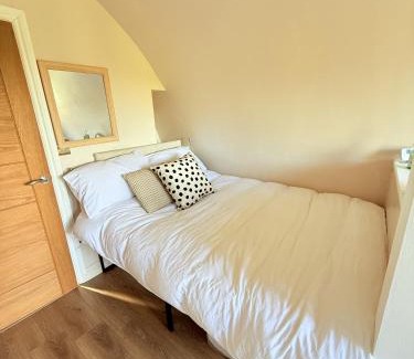 Cwmbach Casa | Tunnel Cottages at Blaen-nant-y-Groes Farm