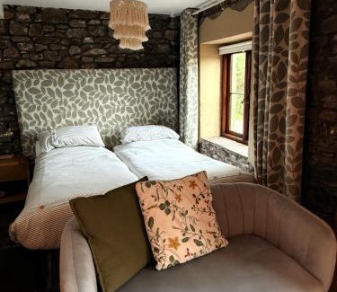 Cwmbach Casa | Tunnel Cottages at Blaen-nant-y-Groes Farm