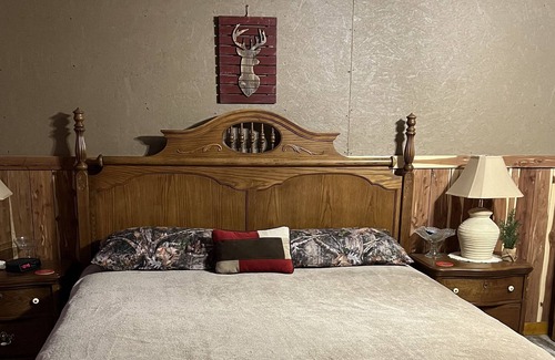 Osceola Cabina | Turkey Creek Barndominium home in country setting located in Osceola, Missouri