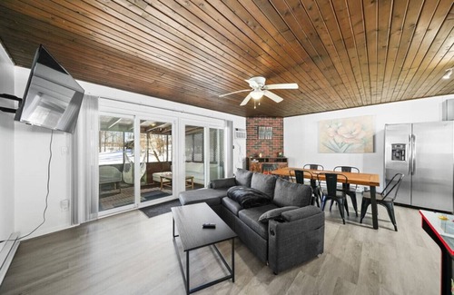 Streetsboro Cabina | Turkey Trot At Heron Hill Retreat Hot Tub On Lake!