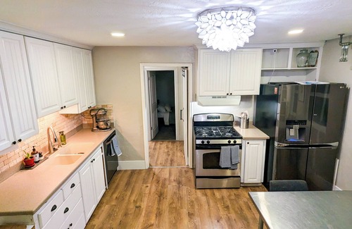 Sandy Cabaña | Turn of the Century 3-bedroom Cottage Retreat