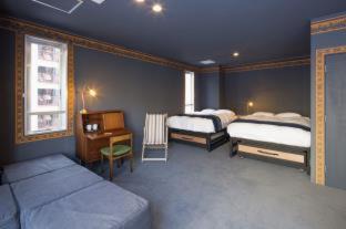 Shinsencho Hostal | Turn Table