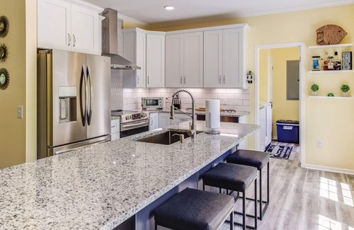 Bracey Casa | Turnkey Lakefront Vacation Home with Main Lake Access & Cove Tranquility