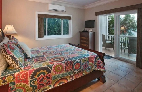Peterborg Villa | Turquoise Cove-Spectacular Waterfront Views SPECIAL RATE May 1-June 10, 2023