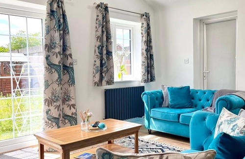 Bracknell Casa | Turquoise Tranquil- 3 Bed House