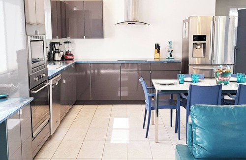 Bushiri Casa | Villa turquesa de 3 dormitorios / 2 baños cerca de Eagle Beach