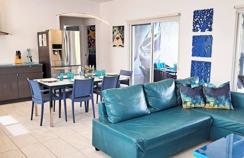 Bushiri Casa | Villa turquesa de 3 dormitorios / 2 baños cerca de Eagle Beach