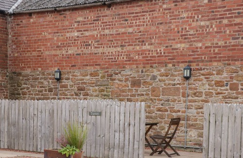 Wing Cabaña | TURRET, romantic, character holiday cottage in Brampton, Cumbria