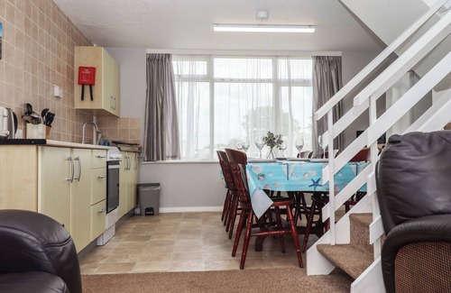 Dawlish Warren Cabaña | TURTLE CHALET, pet friendly in Dawlish Warren