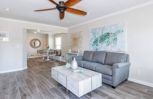 Normandy Beach Condominio | TURTLE COVE AT RUNAWAY BAY! FULLY RENOVATED 2 BED 1.5 CONDO 1 BLOCK FROM BEACH!